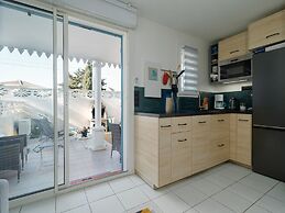 Beachside Apartment With Pool