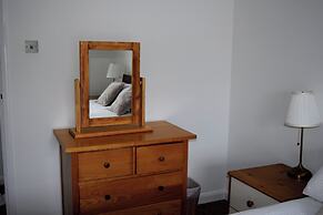 The Hideaway - Spacious 3 Bedroom Apartment