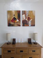 The Hideaway - Spacious 3 Bedroom Apartment