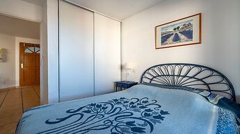 Comfort With Sunlit Balcony