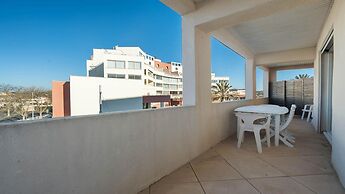 Comfort With Sunlit Balcony