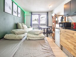 Cozy Mountain Retreat With Balcony