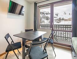 Cozy Mountain Retreat With Balcony