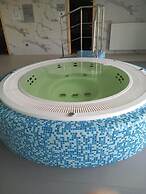 Comfortable Apartment, Sauna and Indoor Pool
