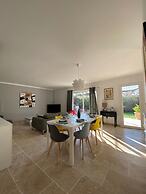 Sun-kissed Villa in Lirac