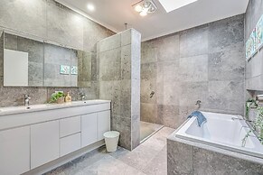 StayAU Gorgeous 5BR BBQ Home Geelong