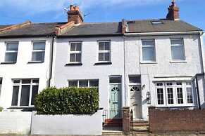 House - Sleeps 6 - Garden - Parking