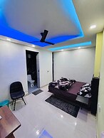 ICY White Varn Residency