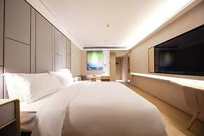 Full Season Hotel