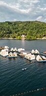 Floating Home in Reef Resort Unit 1