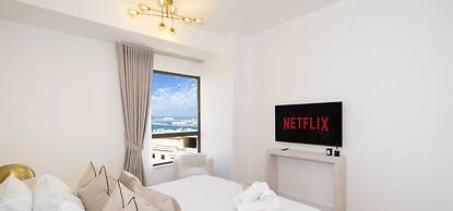 LUX  The Dubai Eye Sea View Suite