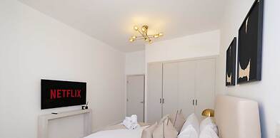 LUX  The Dubai Eye Sea View Suite