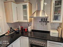 Luxury Villa - Pet Friendly & Free Parking