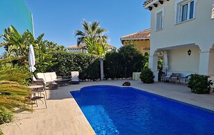 Luxury Villa - Pet Friendly & Free Parking