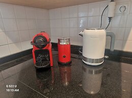 Luxury Villa - Pet Friendly & Free Parking