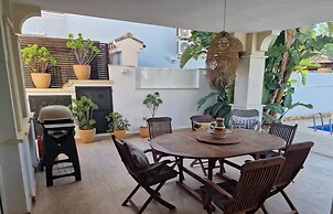 Luxury Villa - Pet Friendly & Free Parking