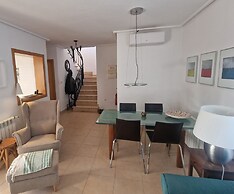 Luxury Villa - Pet Friendly & Free Parking