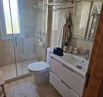 Luxury Villa - Pet Friendly & Free Parking