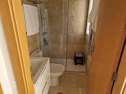 Luxury Villa - Pet Friendly & Free Parking