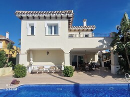 Luxury Villa - Pet Friendly & Free Parking