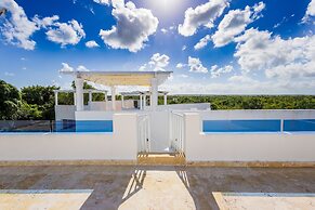 New Stylish 3BR Villa With Private Pool Terrace