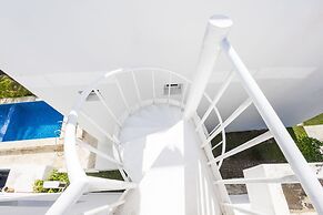 New Stylish 3BR Villa With Private Pool Terrace