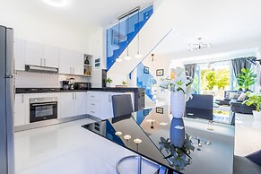 New Stylish 3BR Villa With Private Pool Terrace