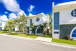 New Stylish 3BR Villa With Private Pool Terrace