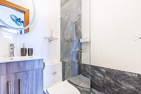 New Stylish 3BR Villa With Private Pool Terrace