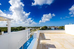 New Stylish 3BR Villa With Private Pool Terrace