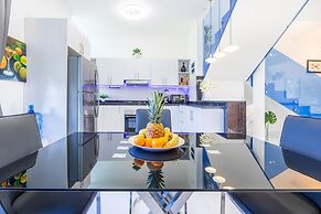 New Stylish 3BR Villa With Private Pool Terrace