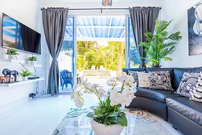 New Stylish 3BR Villa With Private Pool Terrace