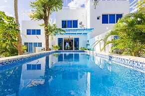 New Stylish 3BR Villa With Private Pool Terrace
