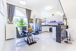 New Stylish 3BR Villa With Private Pool Terrace
