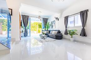 New Stylish 3BR Villa With Private Pool Terrace