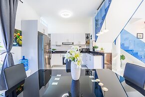 New Stylish 3BR Villa With Private Pool Terrace