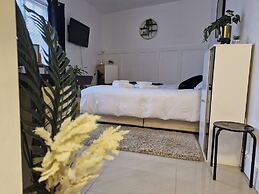 Beachside Retreat - Pets Ok - Free Parking