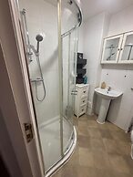Stylish 1-bed Apartment- Sleeps 3 w/ Central Links