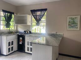 Bay Heights Escape- Courtyard Studios