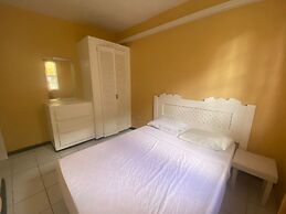 Bay Heights Escape- Courtyard Studios