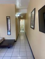 Bay Heights Escape- Courtyard Studios