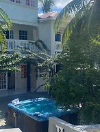 Bay Heights Escape- Courtyard Studios