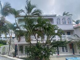 Bay Heights Escape- Courtyard Studios