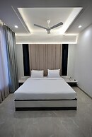 Elinor Hotel