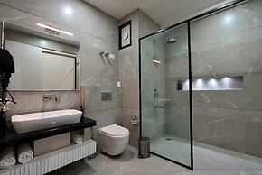 Elinor Hotel
