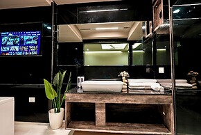 Elinor Hotel