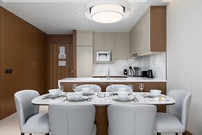 Luxury Apt w Spectacular Burj Khalifa Views