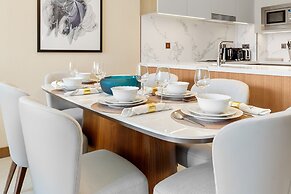 Luxury Apt w Spectacular Burj Khalifa Views