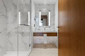 Luxury Apt w Spectacular Burj Khalifa Views