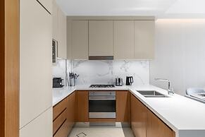 Luxury Apt w Spectacular Burj Khalifa Views